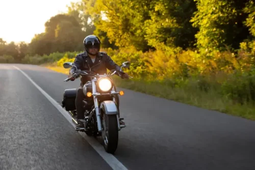 Bezpieczna jazda na motocyklu – wskazówki i porady dla przyszłych właścicieli jednośladów